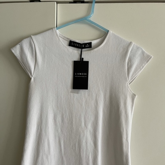 BNWT lioness ribbed midi dress with side slit - Picture 2 of 6